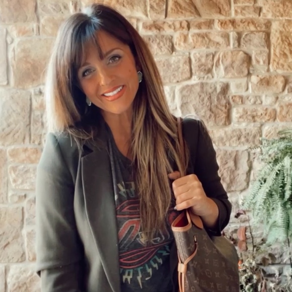 Meet your Posher, Alicia - Picture 1 of 1